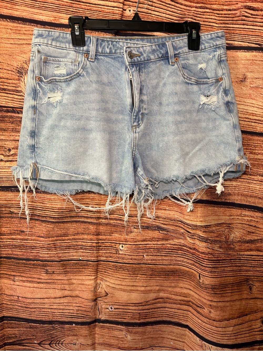 American Eagle Outfitters Light Wash Frayed Hem Denim Mom Shorts Stretch